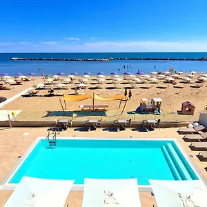 & Me Hotel Rimini